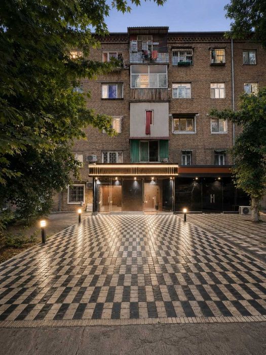 Аренда! Чиланзарский район , м.Мирзо Улугбек, первая линия, 50 м2! V1