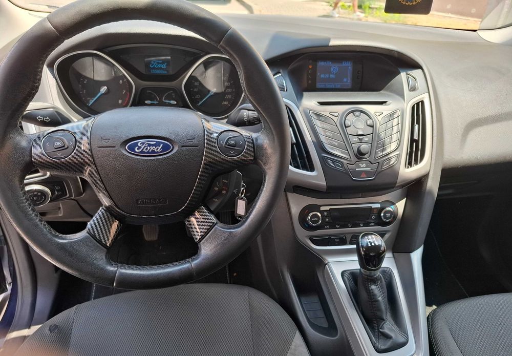 Ford Focus 1.6 бензин 2012 г