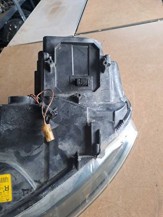 Far dreapta VW Golf 5 cu xenon cod 1K6941032