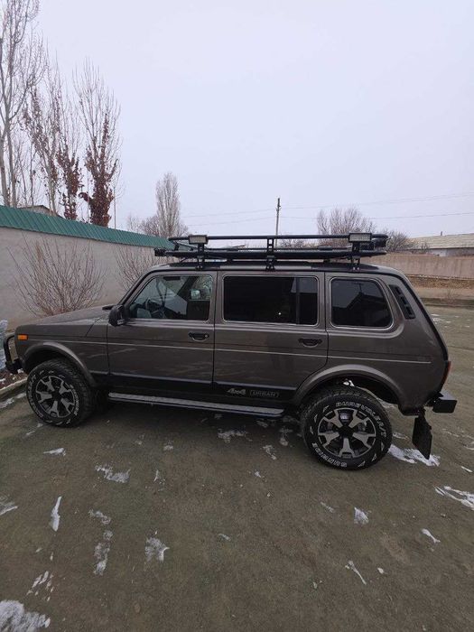 Mashin satiladi Niva