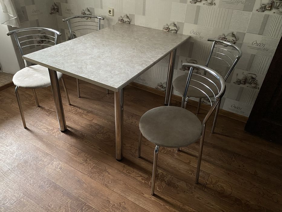 Стол кухонный со стульями