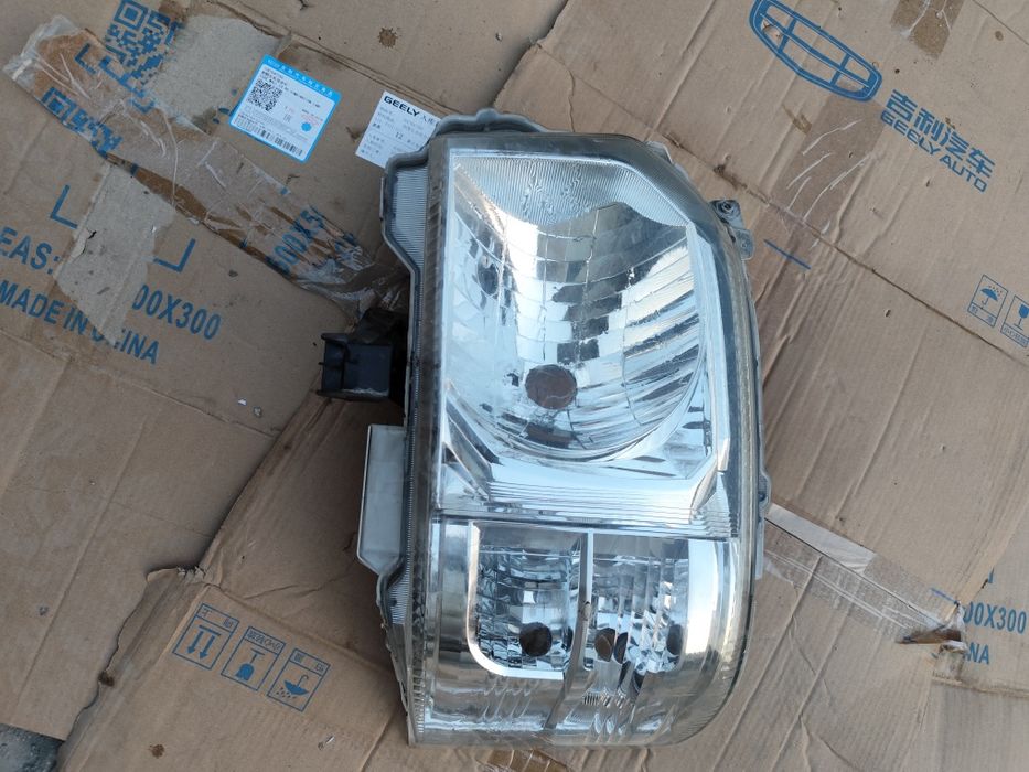 Фара Toyota Hiace 14 год