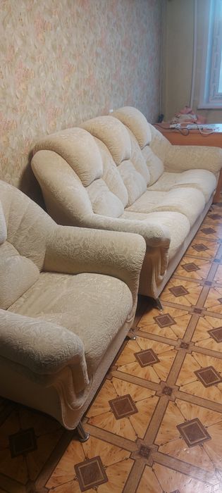 стенка, мягкая мебель, прихожка