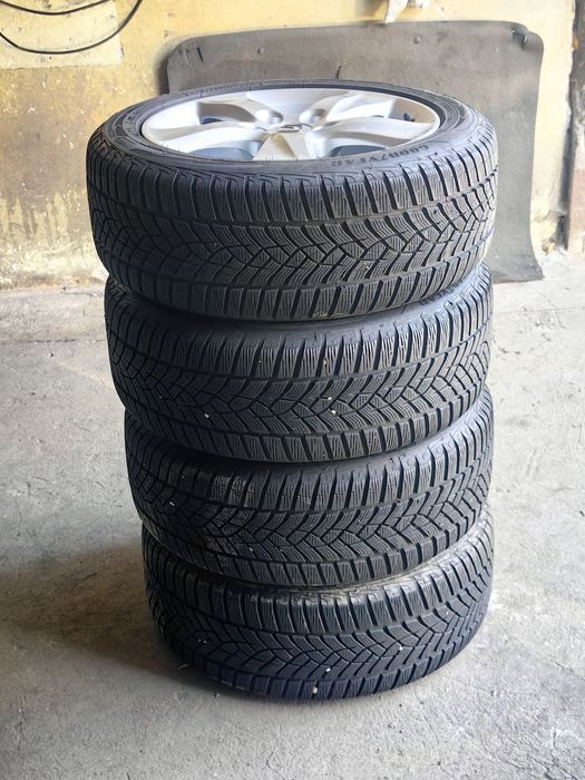 Продавам оригинални ляти джанти за Хонда Акорд 17 цола с зимни гуми.