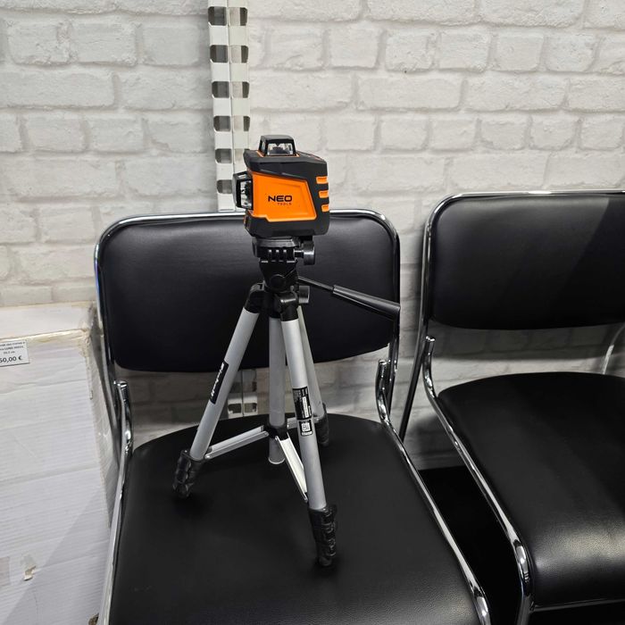 Лазерен нивелир NEO Tools 75-108 с телескопичен статив Einhell