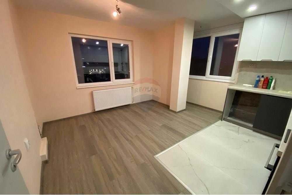 Продава се Тристаен апартамент в Разград, Център - 99 кв.м за 1808 €/кв.м - Снимка #2