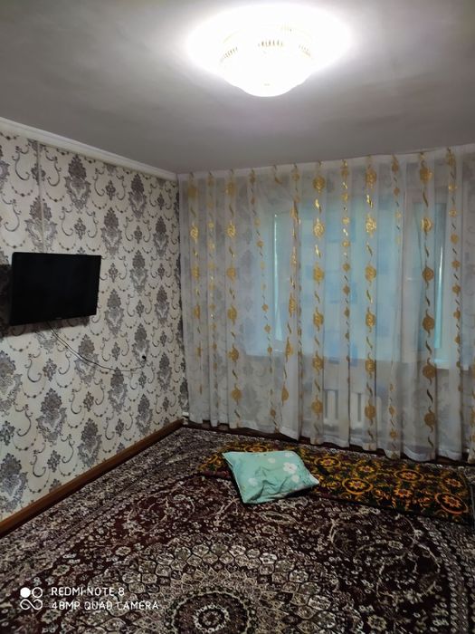 Продам в идеальном состояние спутник9 2ком 1этаж 2этажки с огородом