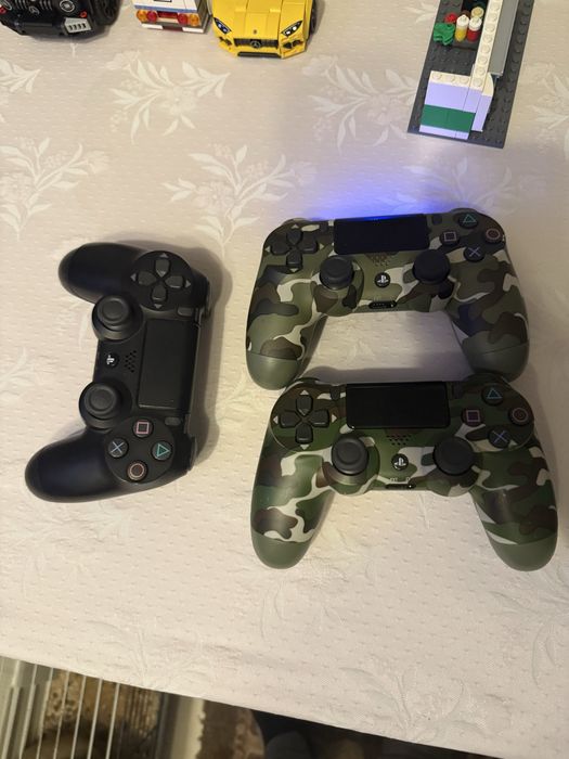 Vand consola ps4 pro + 44 jocuri + 3 controlere