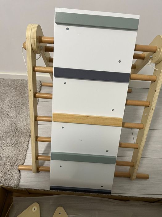 Loc de joacă pentru copii din lemn, făcut în casă - scară + perete