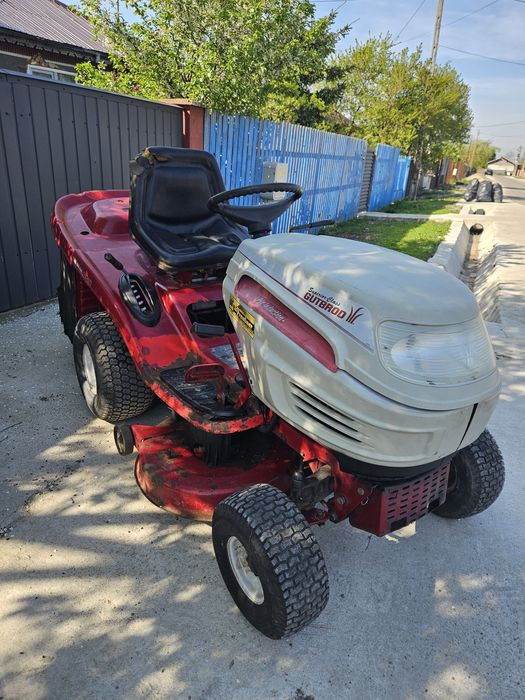 Tractoras de tuns iarba gazon GutBrod