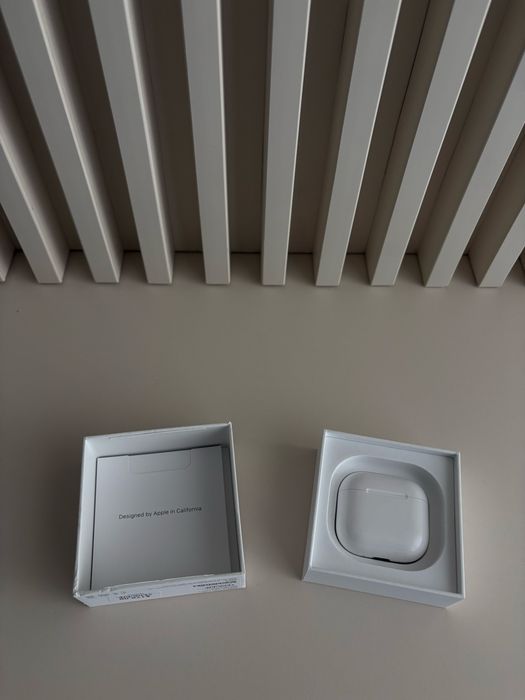 Apple AirPods 4 ANC