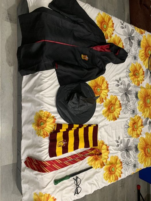 Vând costum Hery Potter
