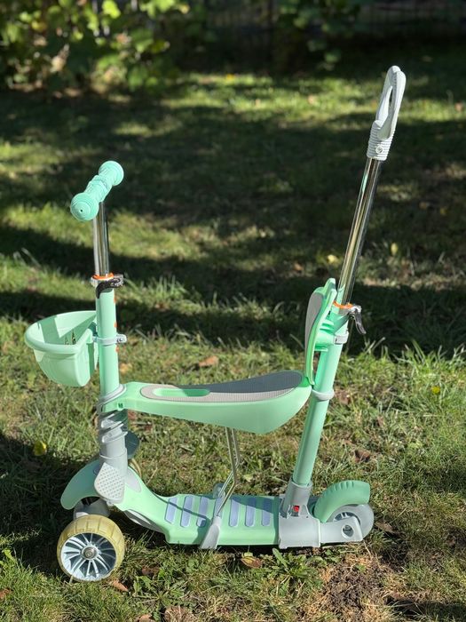 Тротинетка със седалка