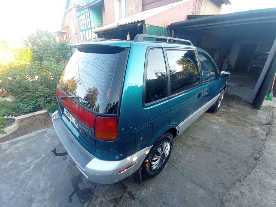 Mitsubishi Space Runner 1998