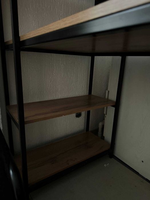 Компьютерный стол с полками в стиле лофт