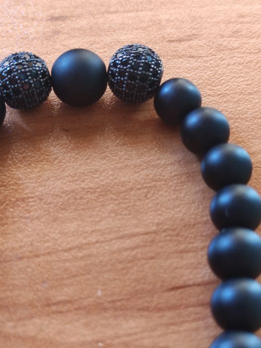 Мъжки гривни с черни топчета