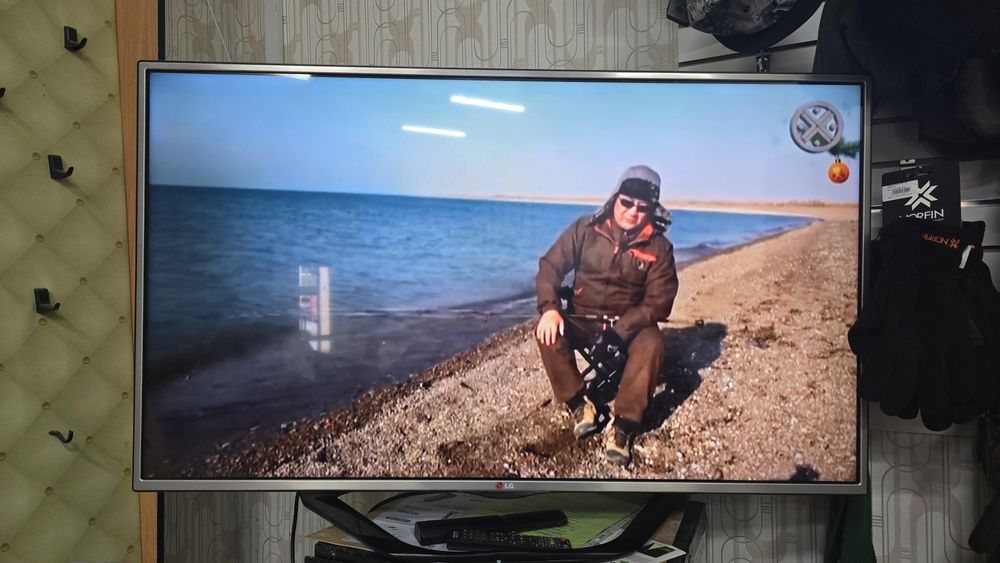 Телевизор LG 120 см, + смарт Андроид приставка вместе.