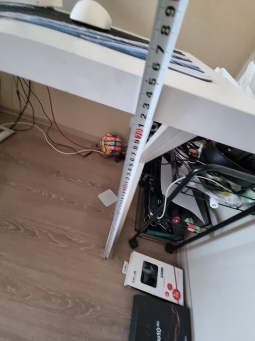Продам белый стол 110х70