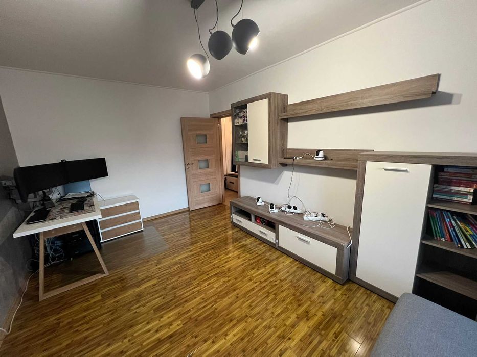 Apartament 3 camere de vânzare