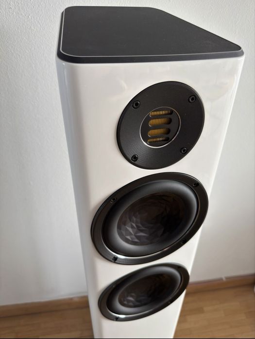 Elac Vela  FS 407
