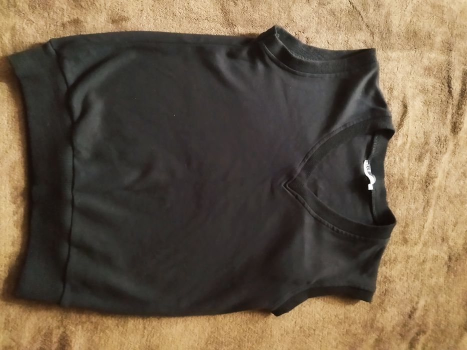 Продам школьную жилетку для мальчика.