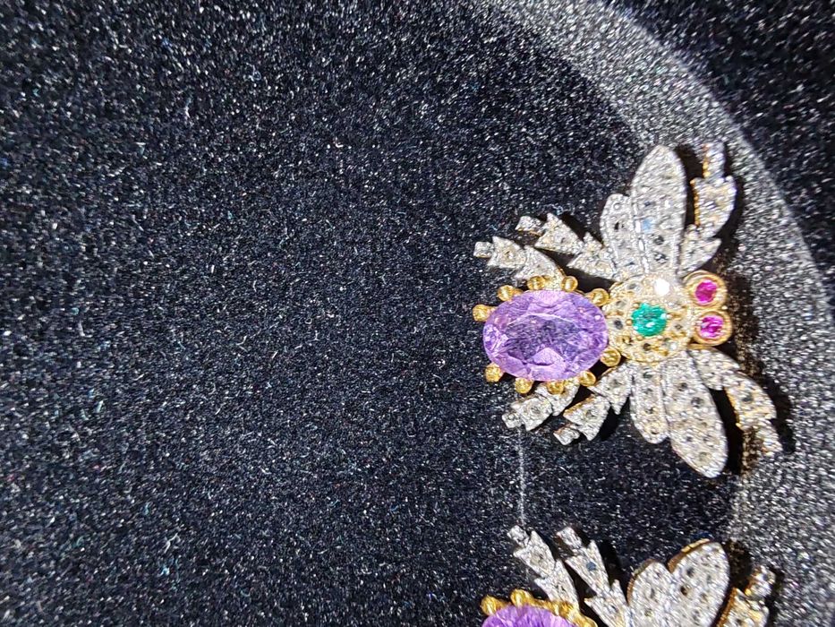 Cercei din aur, argint, diamante, smaralde și rubne