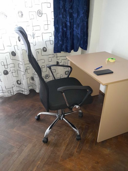 Scaun de birou ergonomic JYSK, mesh negru, cadru cromat, ca NOU  -  280 Lei