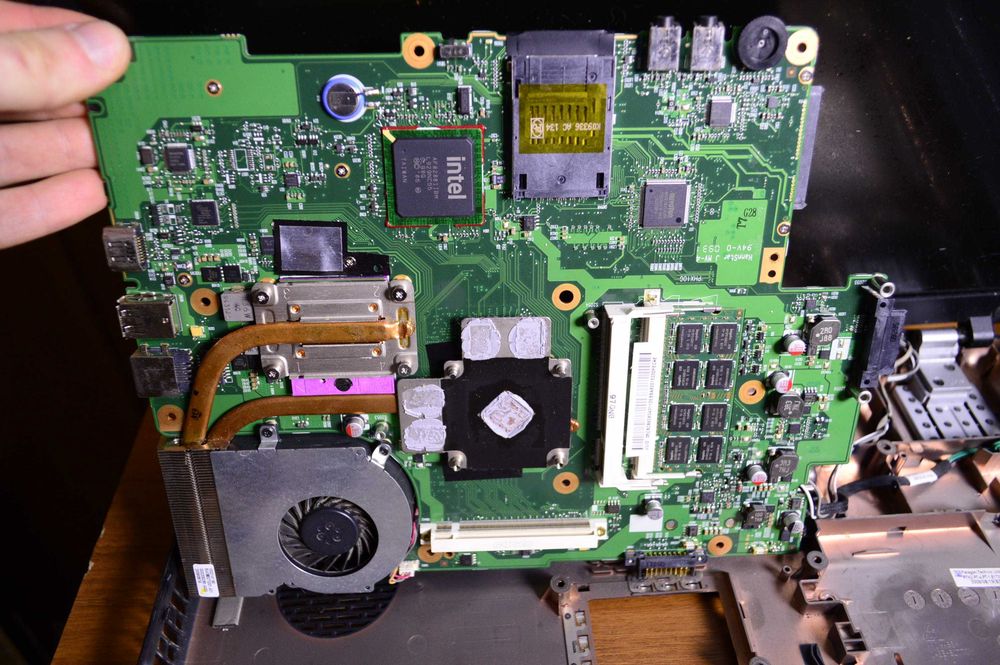 Toshiba l350 24u Лаптоп без видеокарта за части ремонт