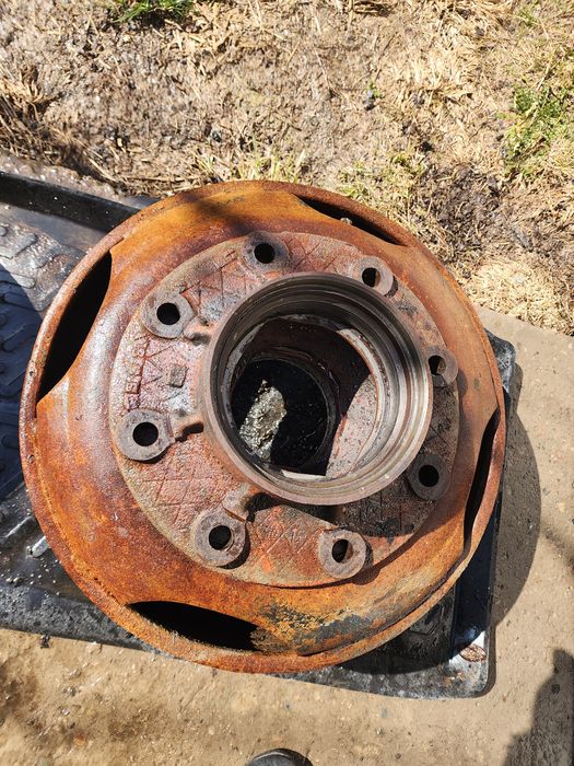 ЗИЛ 130 задний ступица