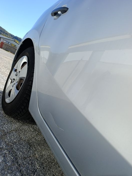 Hyunda i30 1.4 бензин мисля че мотора е за лагери ..