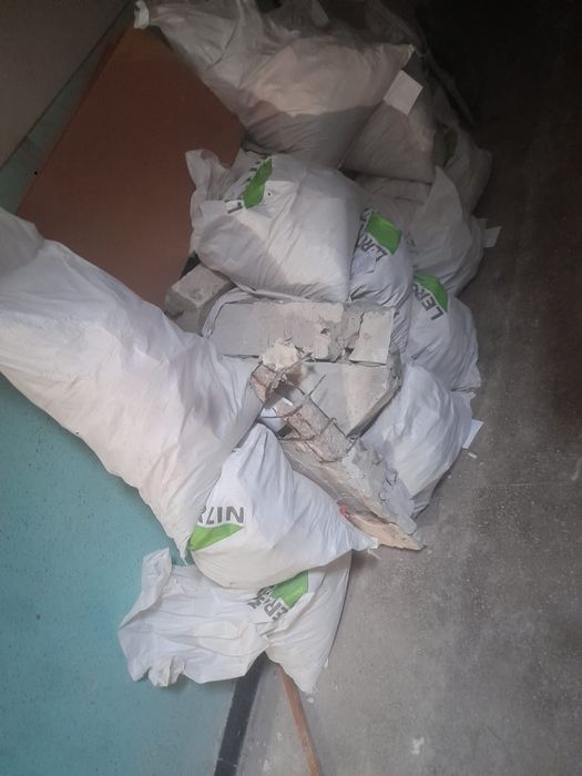 Transport moloz ,mobilă,gunoi,lemne,deșeuri,debarasări Târgoviște