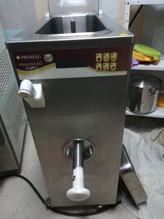 Продавам професионална машина за сладолед Carpigiani.