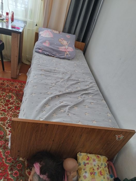 Продам кровать с матрасом