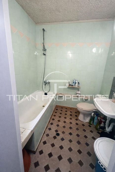 Тристаен за продажба в кв.Красна поляна 1