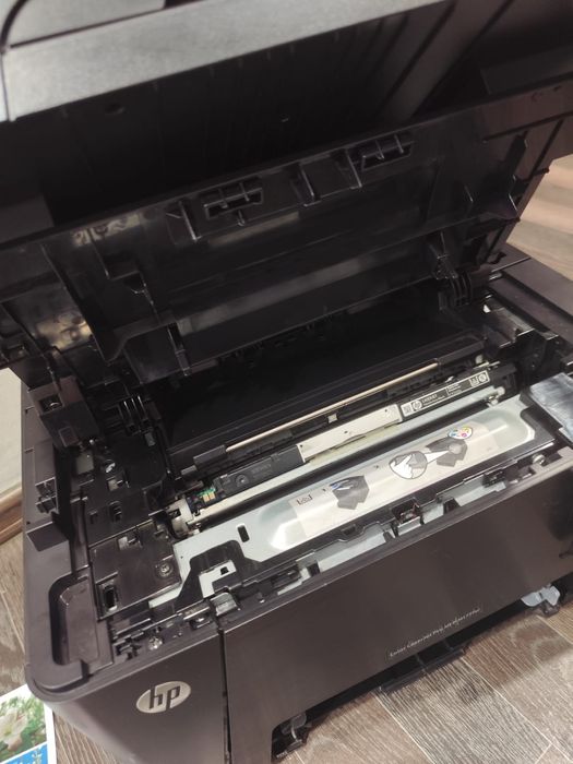 Продам цветной принтер лазерный