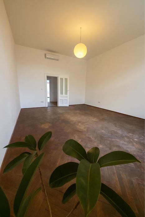 Proprietar vând apartament cu 1 camera ultracentral 40 mp cu panorama
