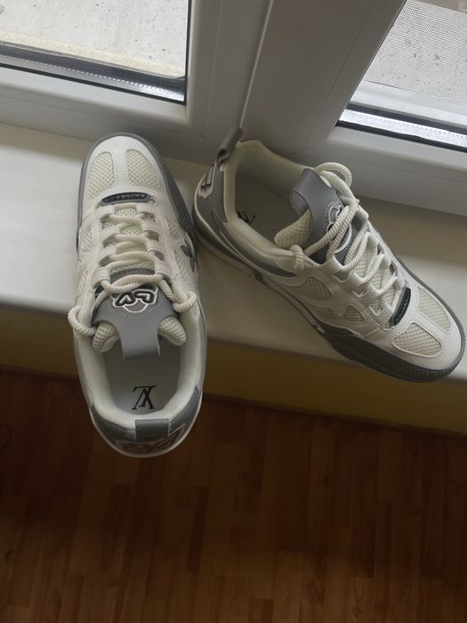 lv skate marime 42