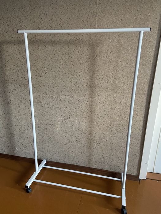 Продам вешалку для одежды