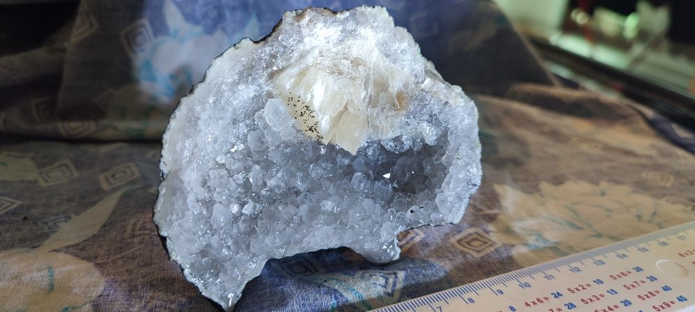 Кристали парчета Геоди от Родопите
Всички са уник