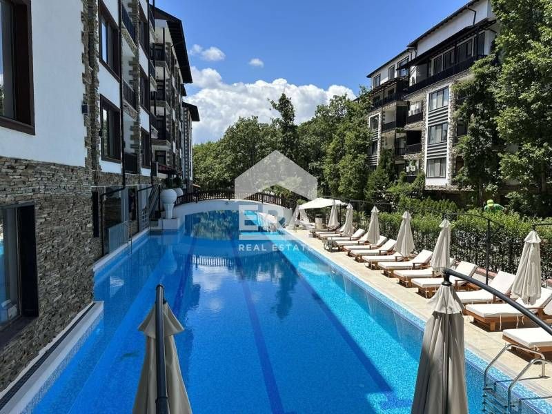 Студио с гледка към басейна в Приморско