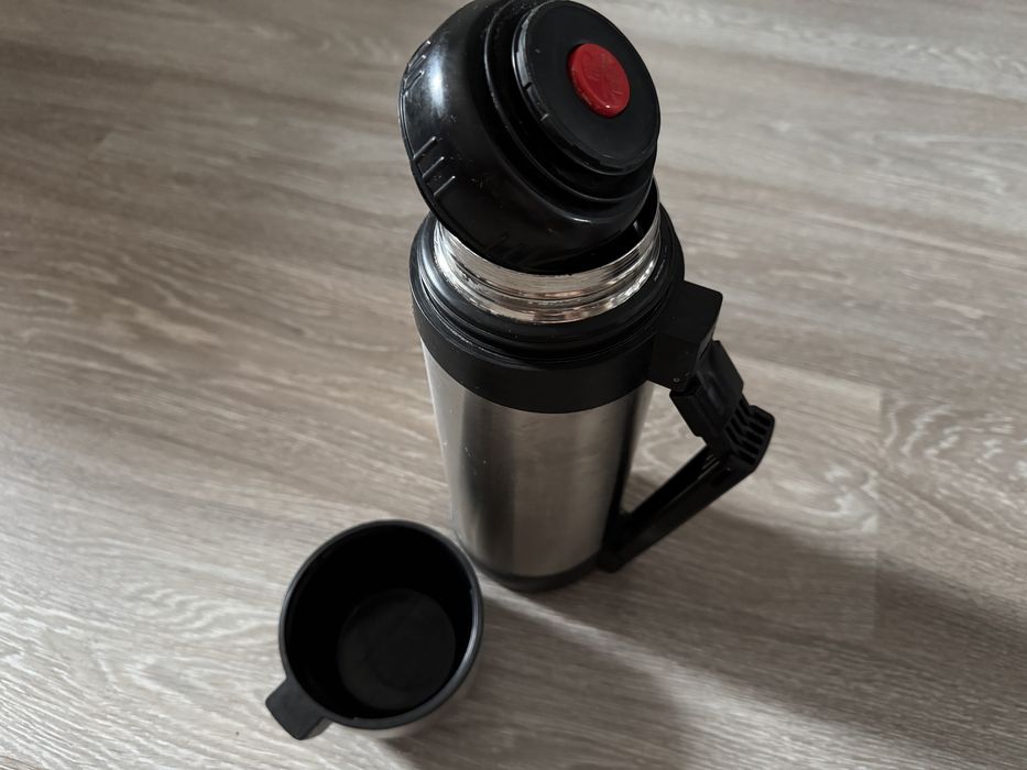 Продаётся походный термос 2 литра