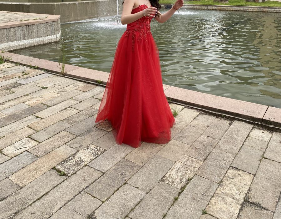 Абитуриенска рокля