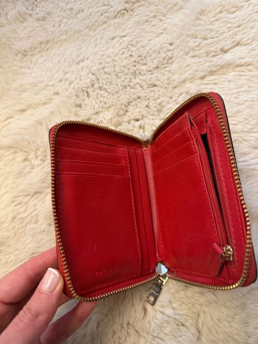 Дамски портмоне DKNY