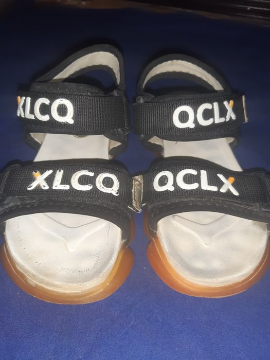 Срочно продам детские босоножки  на мальчика/девочку