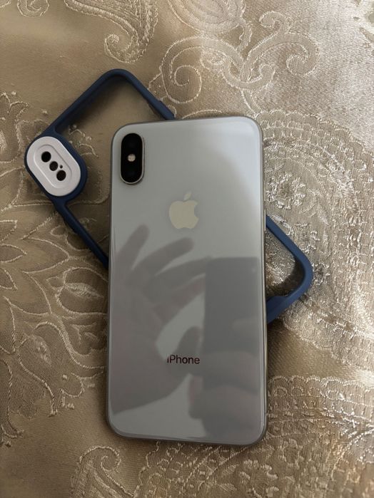 Два телефона iPhone 11 iPhone X