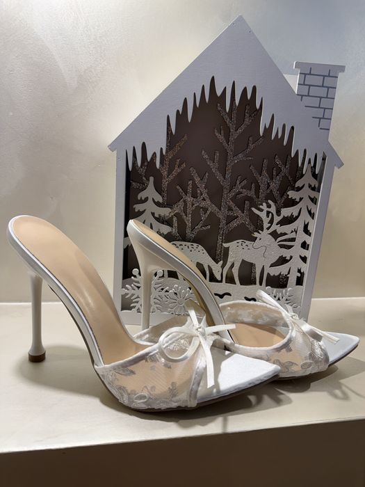 Дантелени обувки