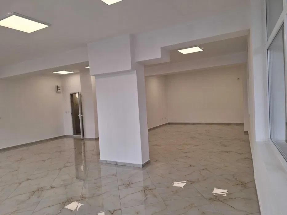 Дава се под наем Магазин в Бургас, Меден рудник - зона В - 96 кв.м за 510 € - Снимка #1