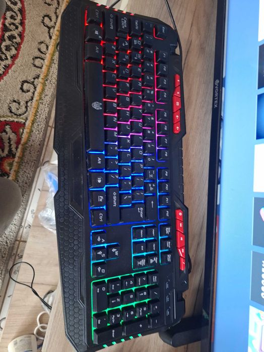 2 Tastaturi gaming cu lumini