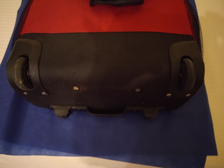 Сакове с колела и чанти