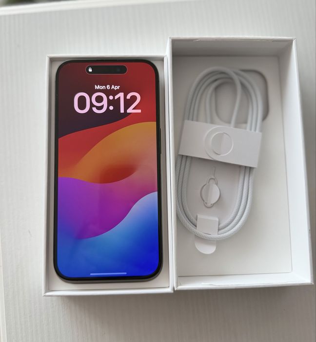 iPhone 15 Pro 256GB – FOARTE BINE ÎNTREȚINUT  + HUSE + cutie